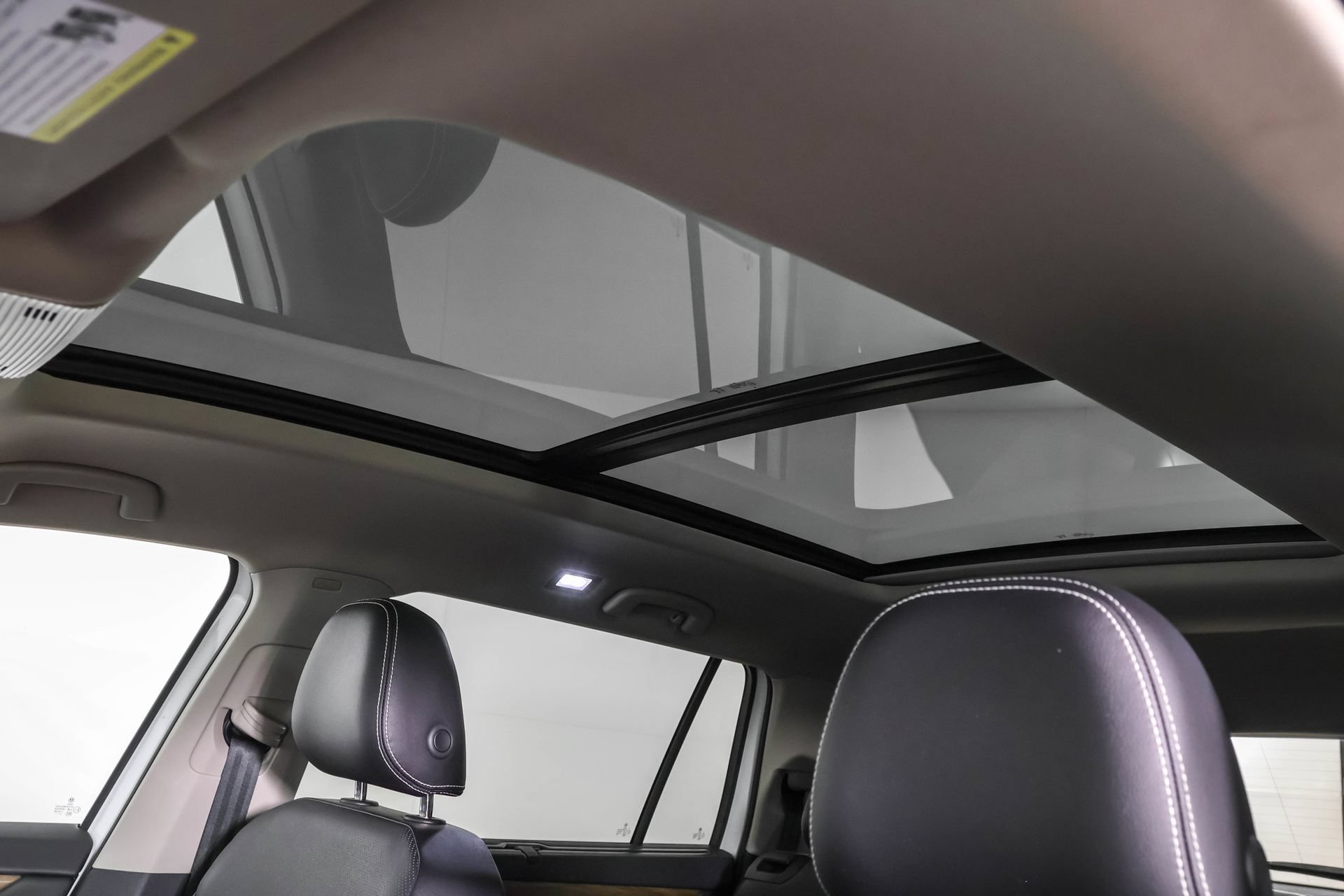 Used 2024 Volkswagen Atlas SE w/ Panoramic Sunroof Package AWD/4WD image 33