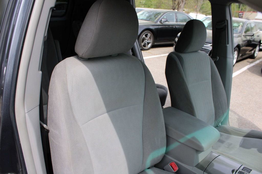 Used 2013 Toyota Highlander Plus w/ Cold Weather Pkg image 24