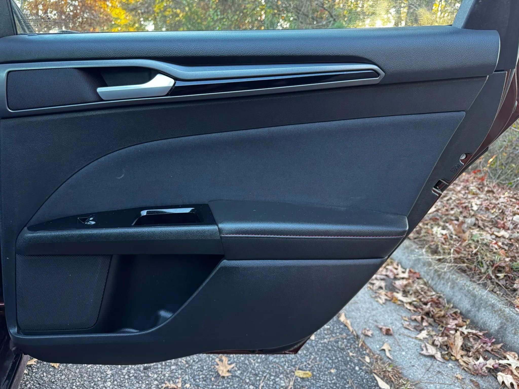 Used 2016 Ford Fusion SE w/ Equipment Group 201A image 12