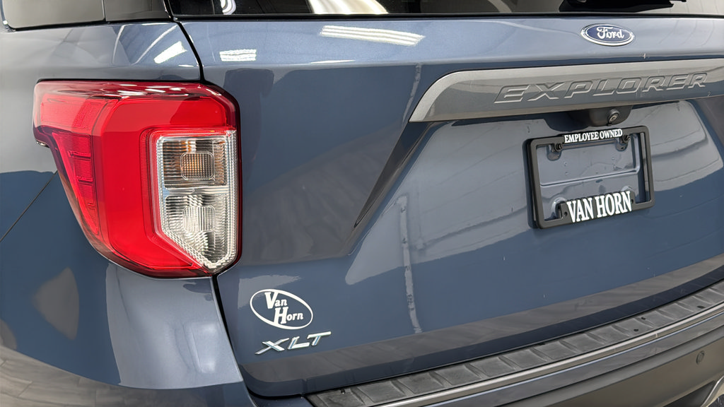 Used 2021 Ford Explorer XLT w/ Equipment Group 202A AWD/4WD image 39