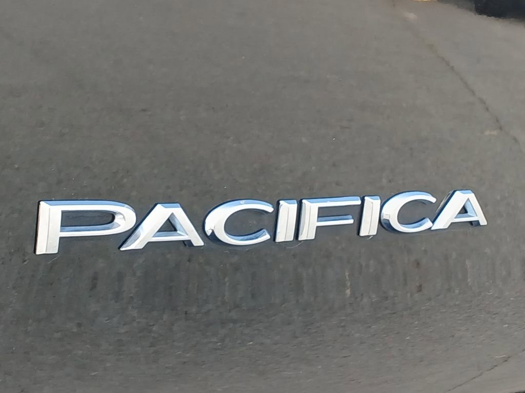 Used 2024 Chrysler Pacifica Touring-L image 33