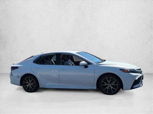 Used 2023 Toyota Camry SE image 4
