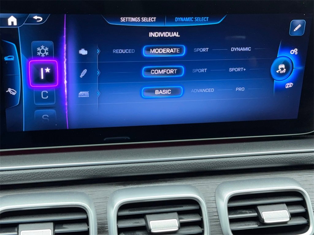 Used 2024 Mercedes-Benz GLE 53 AMG GLE 53 AMG NAV,CAM,PANO,CLMT S w/ Driver Assistance Package image 35