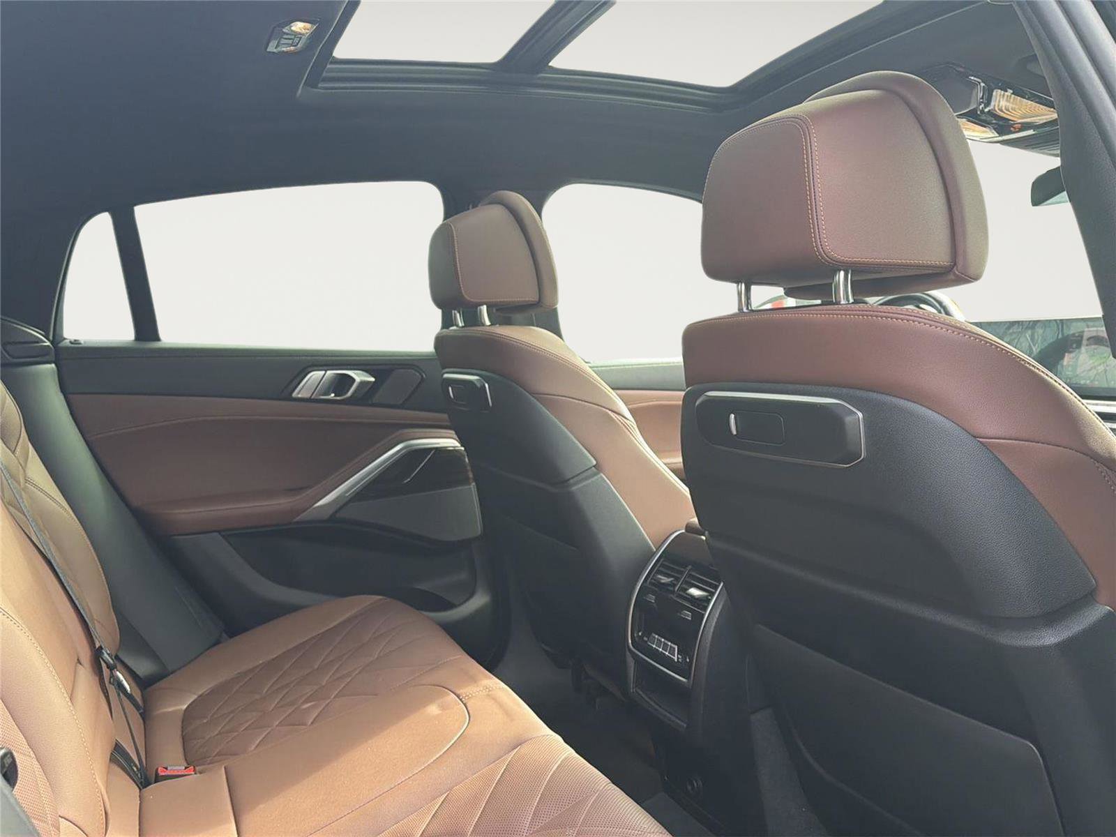 Used 2024 BMW X6 xDrive40i w/ Premium Package image 13