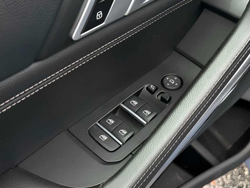 Used 2021 BMW X6 xDrive40i w/ M Sport Package AWD/4WD image 12