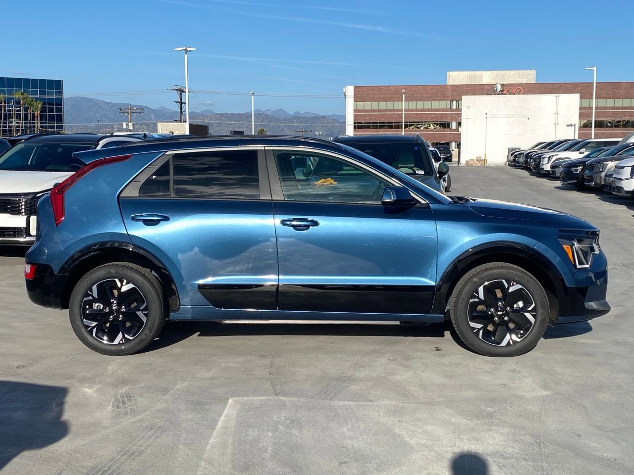 New 2026 Kia Niro Wind FWD image 2