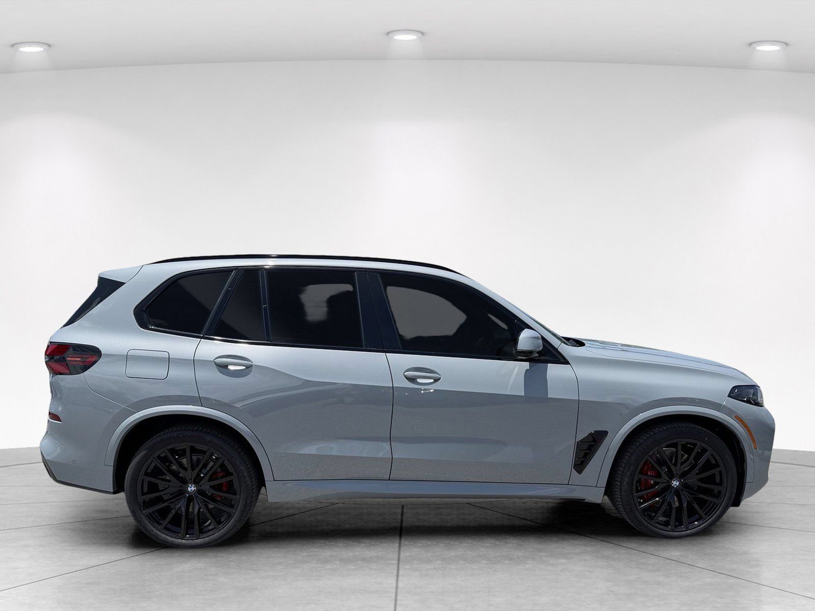 New 2026 BMW X5 xDrive40i w/ M Sport Package AWD/4WD image 3