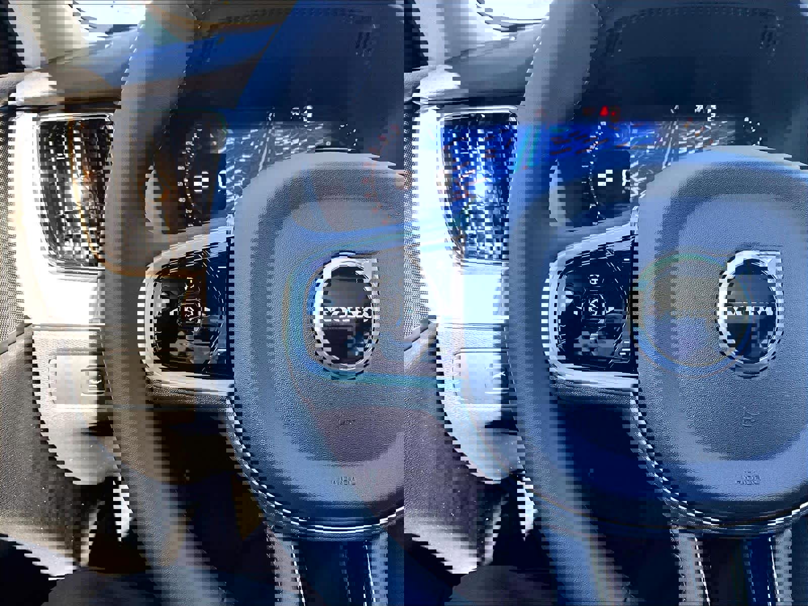 New 2026 Volvo XC60 B5 Plus w/ Climate Package image 17