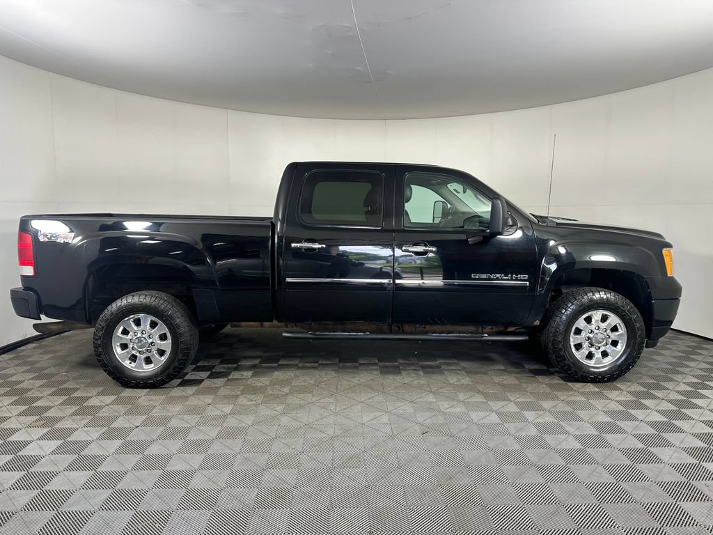 Used 2013 GMC Sierra 2500 Denali w/ Suspension Package, Off-Road AWD/4WD image 6