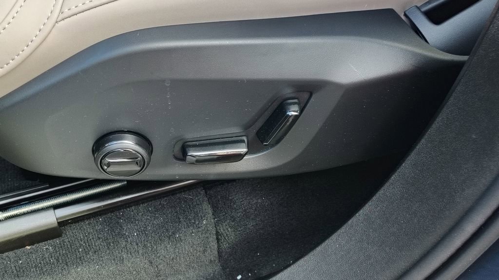 New 2026 Volvo XC90 B6 Plus w/ Protection Package Premier image 10