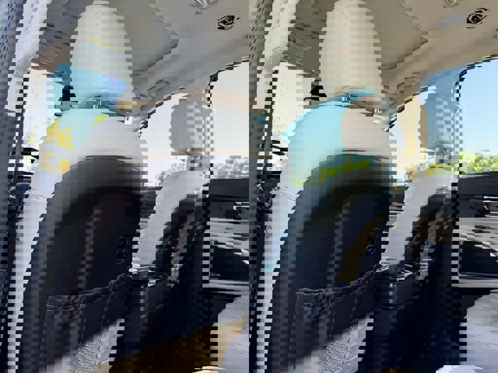 Used 2024 Kia Telluride EX w/ EX Captain's Chair Package image 18