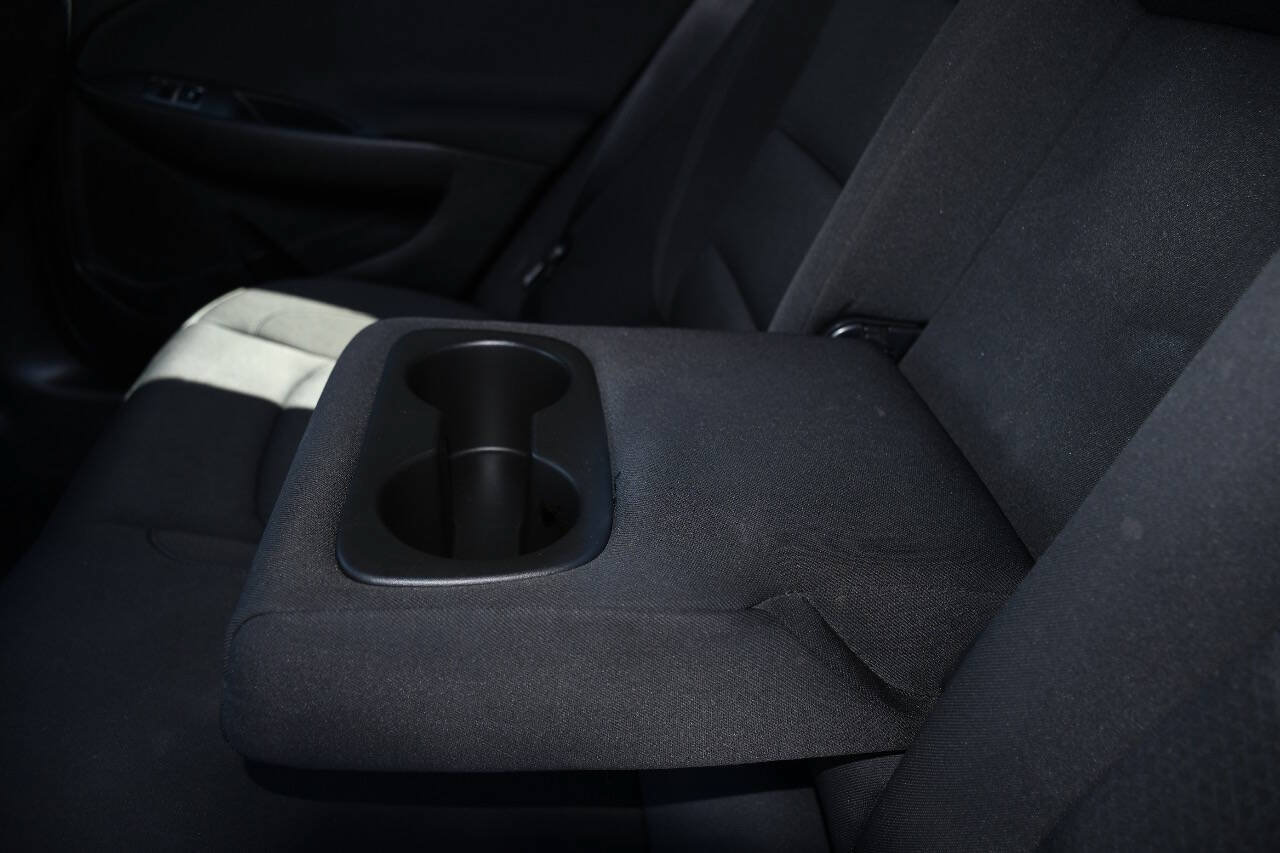 Used 2018 Chevrolet Malibu LT FWD image 19