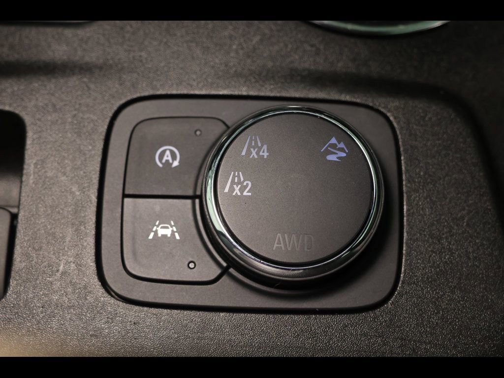 Used 2023 Chevrolet Traverse LS AWD/4WD image 27