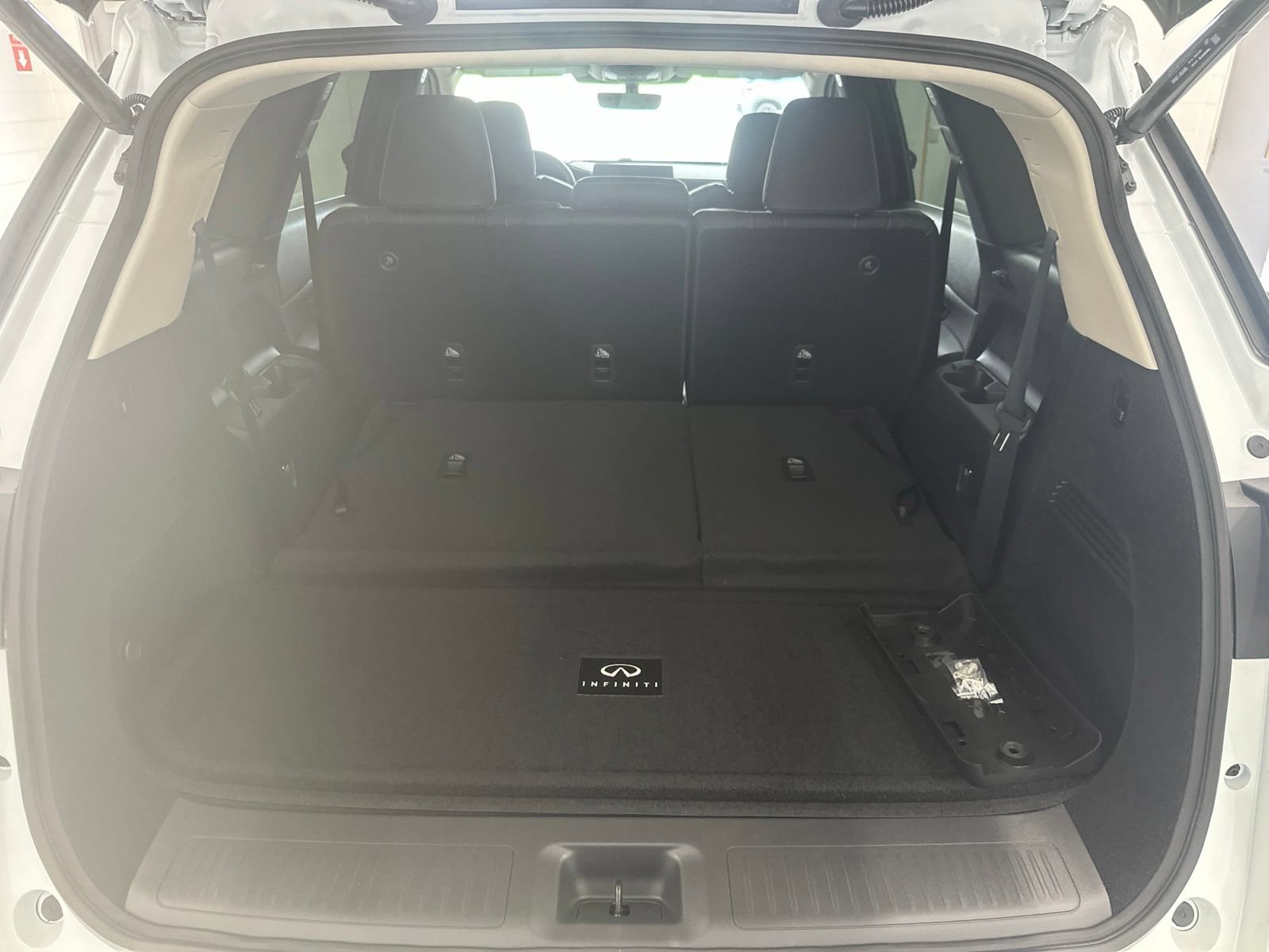 New 2027 INFINITI QX60 Luxe w/ Cargo Package AWD/4WD image 12