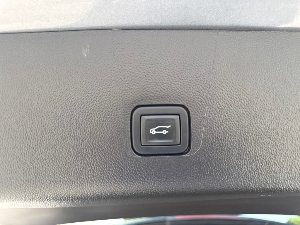Used 2021 Chevrolet Traverse High Country FWD image 21