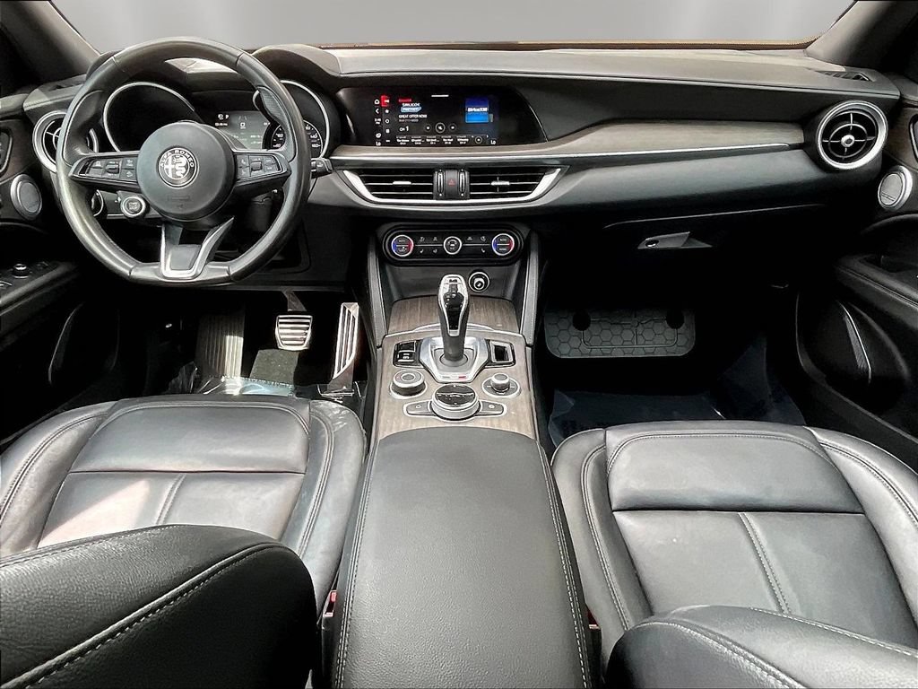Used 2023 Alfa Romeo Stelvio Ti AWD/4WD image 7
