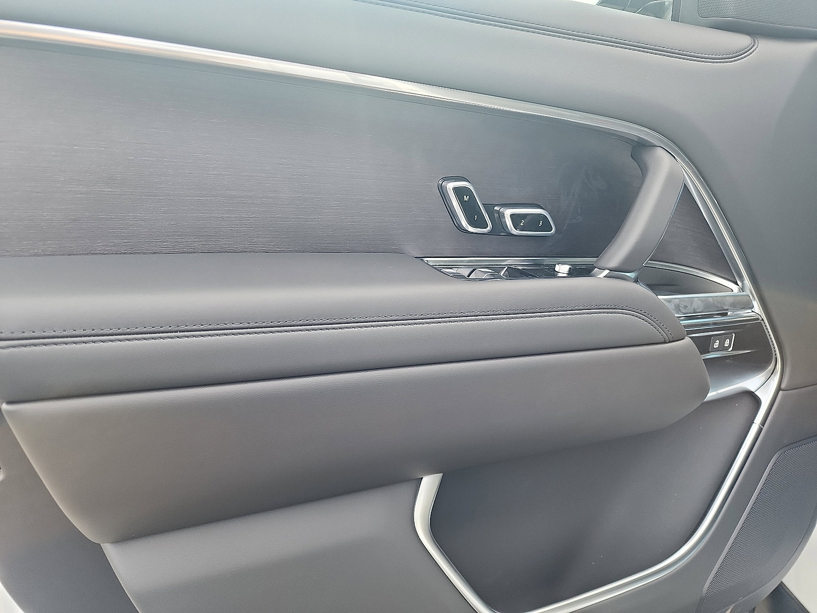 New 2025 Land Rover Range Rover SE image 10