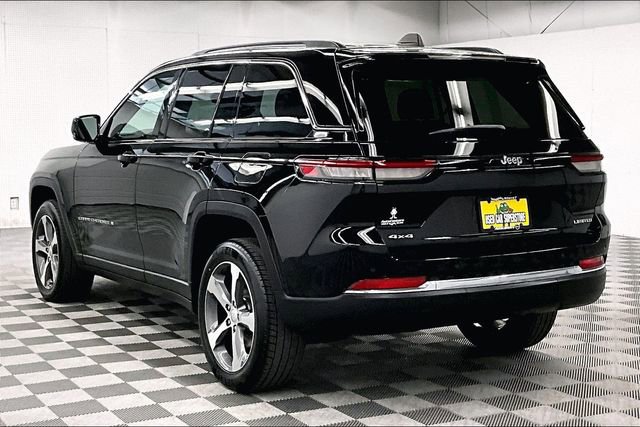 Used 2023 Jeep Grand Cherokee Limited AWD/4WD image 3