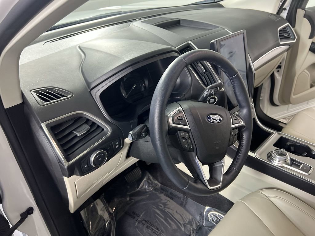 Used 2022 Ford Edge Titanium image 11