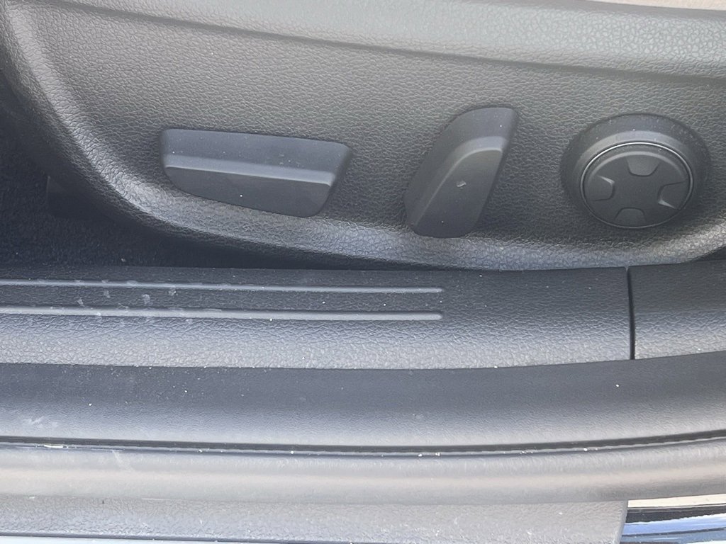 Used 2025 Genesis G70 2.5T image 23