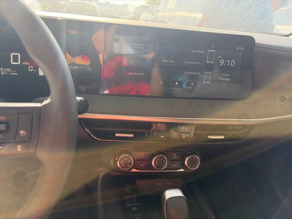 Certified 2025 Nissan Kicks SV w/ Charging Package FWD image 32