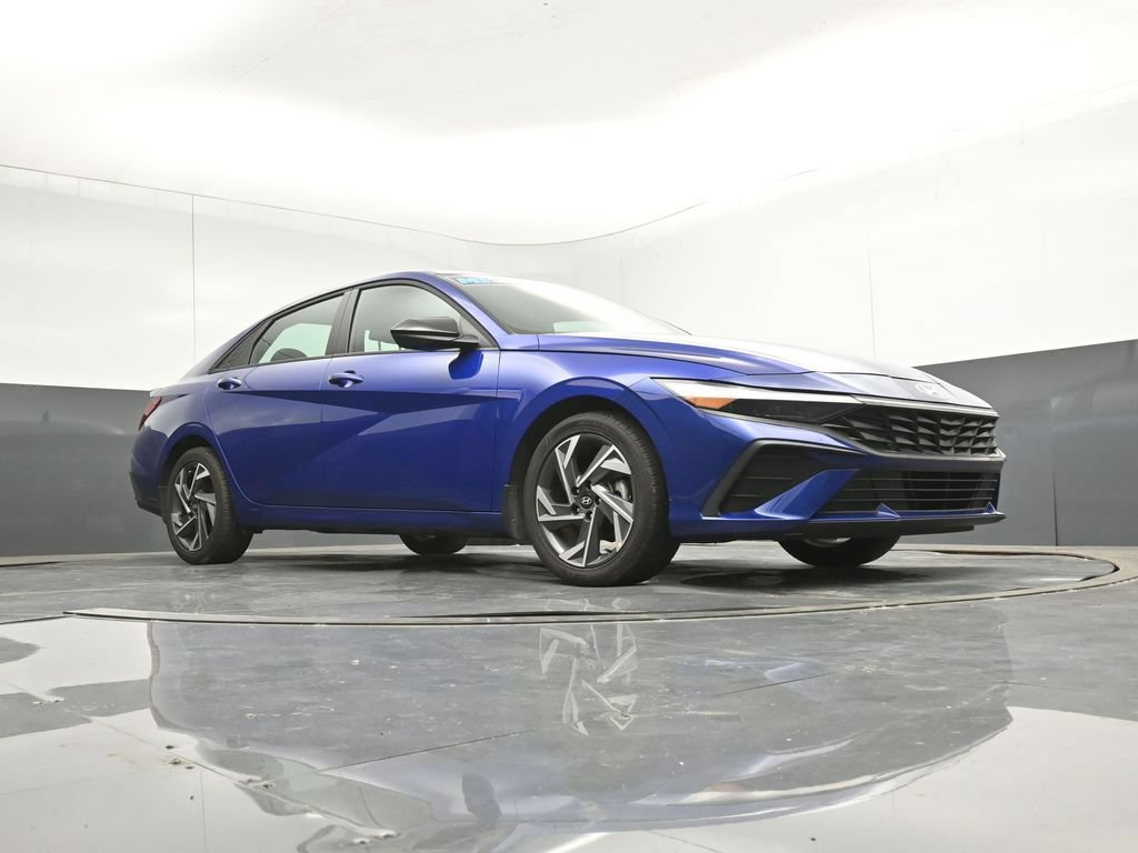 Certified 2025 Hyundai Elantra Sport FWD image 45