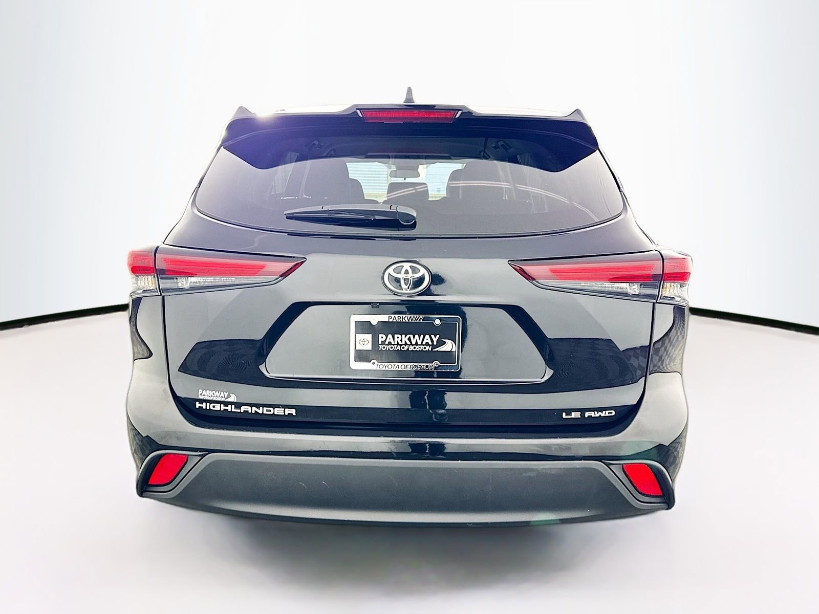Used 2024 Toyota Highlander LE AWD/4WD image 18