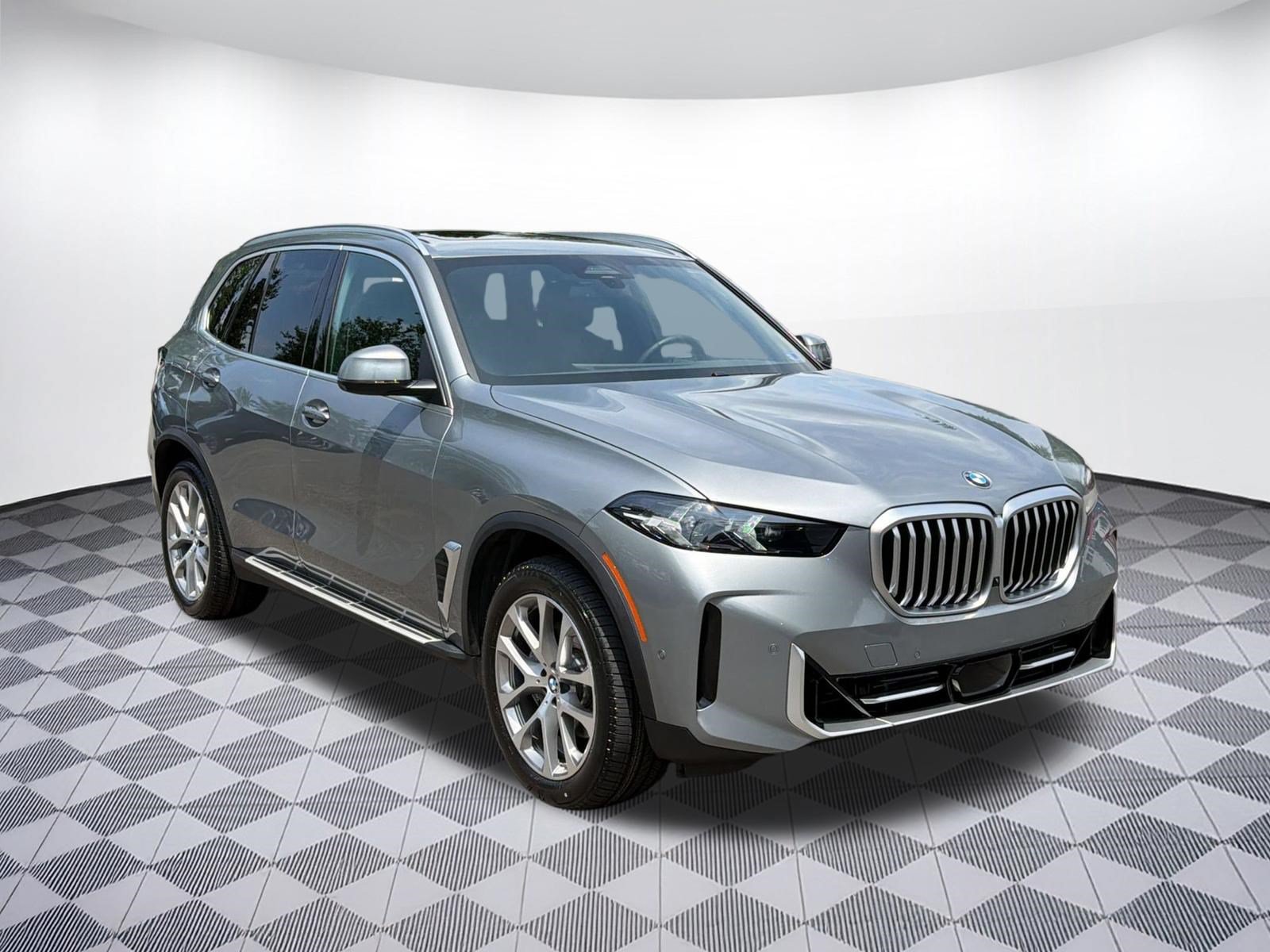 Used 2024 BMW X5 xDrive40i w/ Parking Assistance Package AWD/4WD image 7