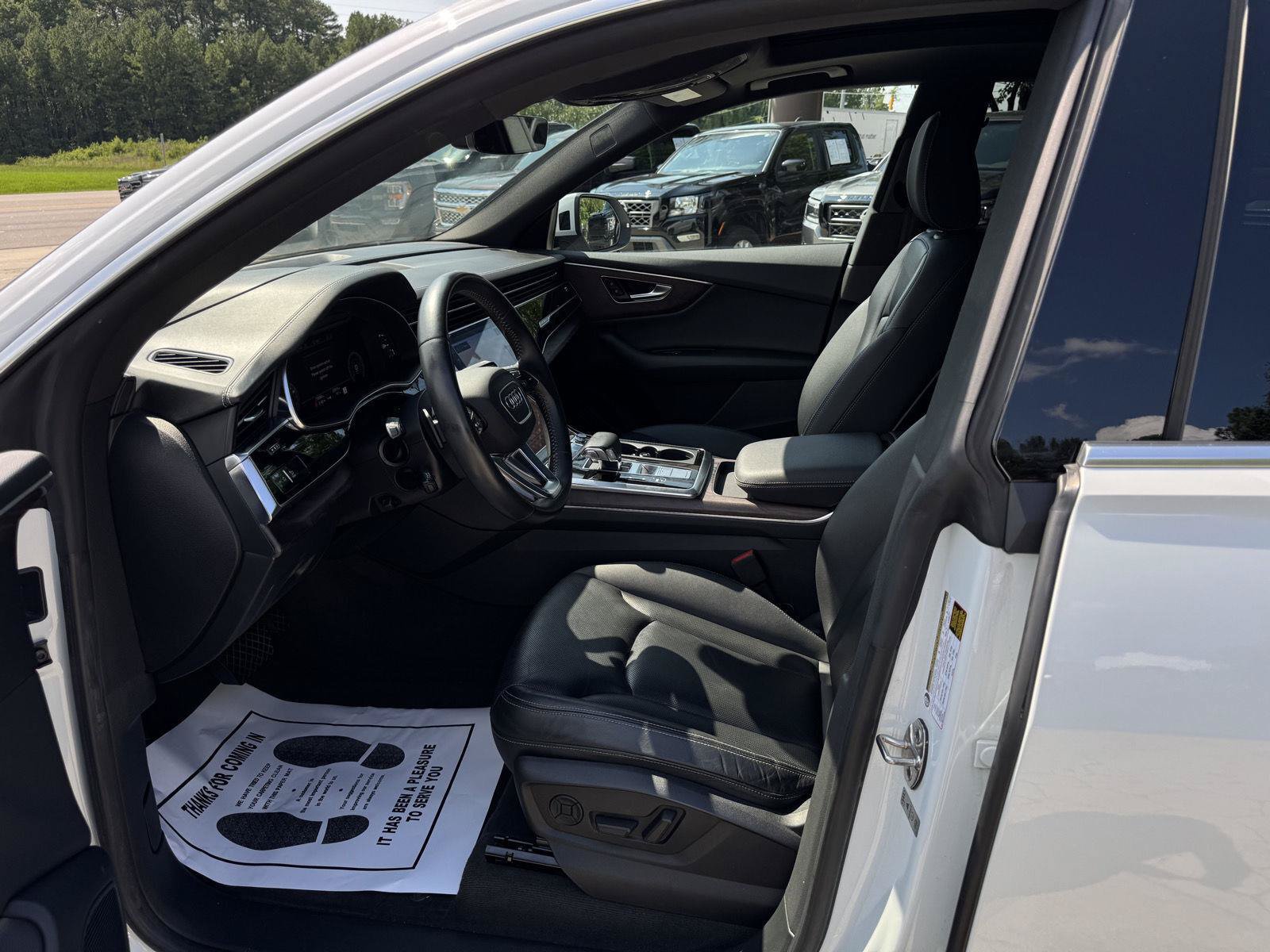 Used 2019 Audi Q8 Prestige w/ Towing Package AWD/4WD image 2