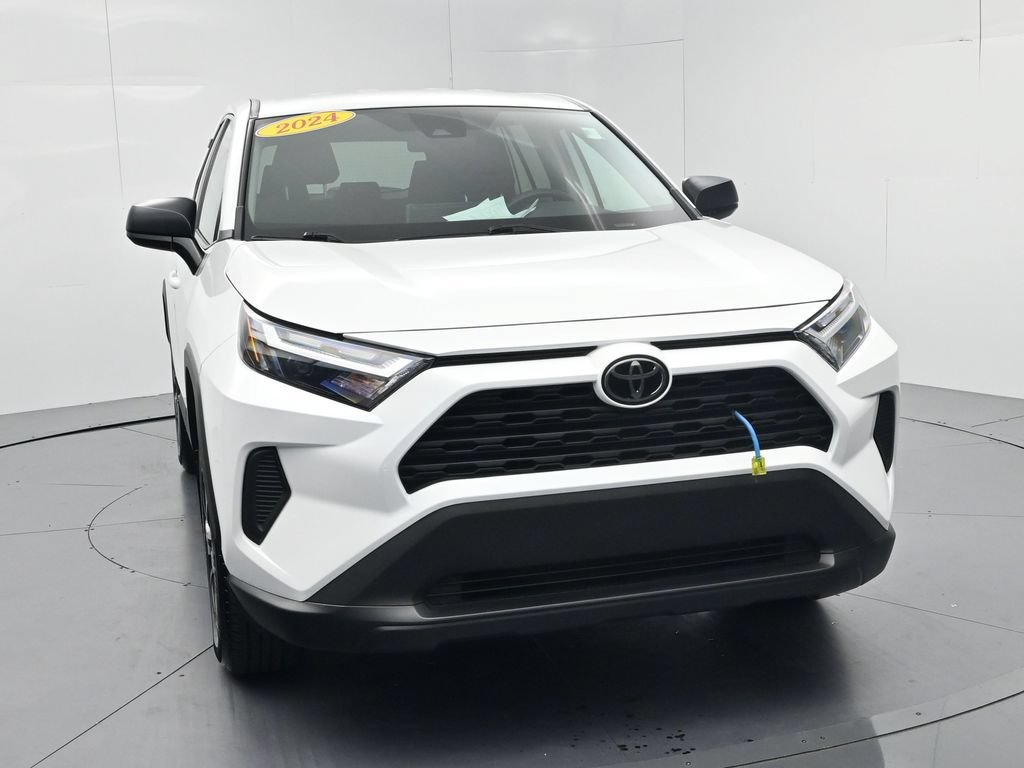 Used 2024 Toyota RAV4 LE AWD/4WD image 2