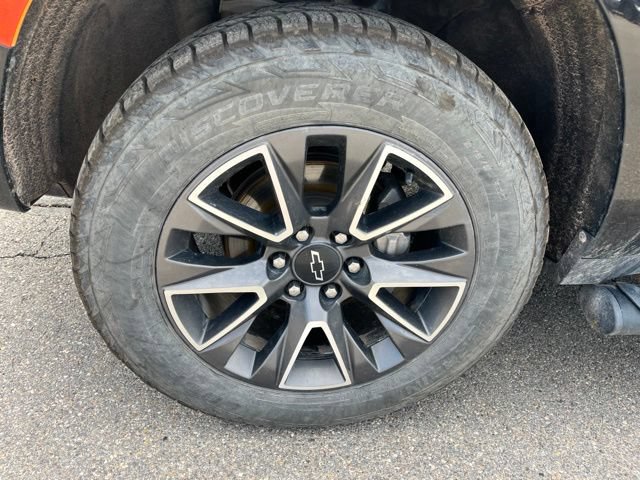 Used 2022 Chevrolet Suburban Z71 w/ Luxury Package AWD/4WD image 8