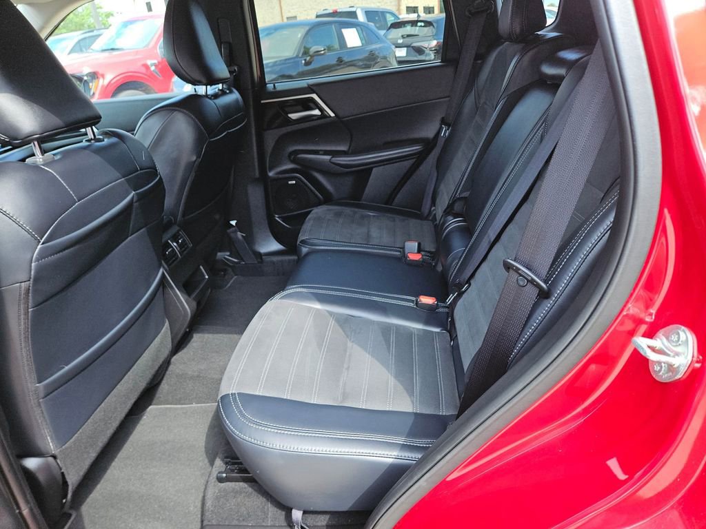 Used 2025 Mitsubishi Outlander SE FWD image 26