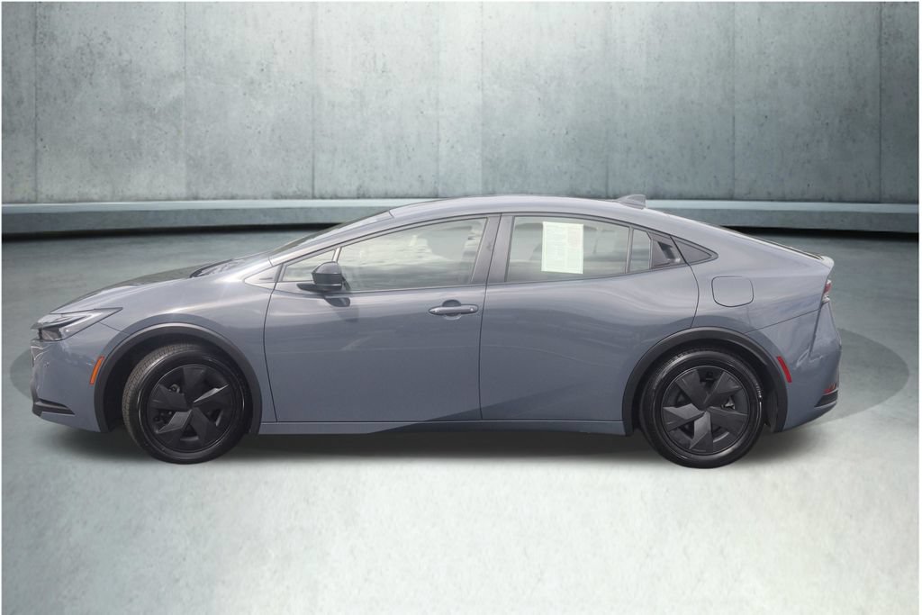 Used 2025 Toyota Prius LE FWD image 27