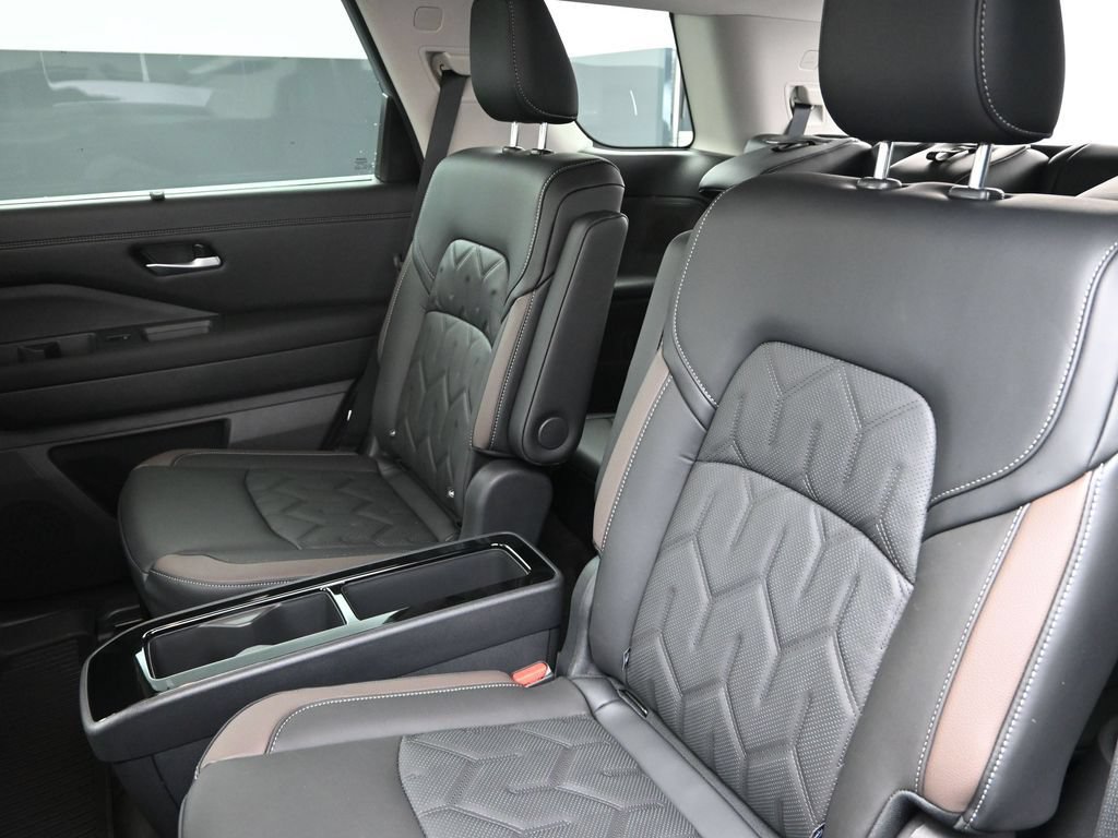 New 2026 Nissan Pathfinder Platinum FWD image 15