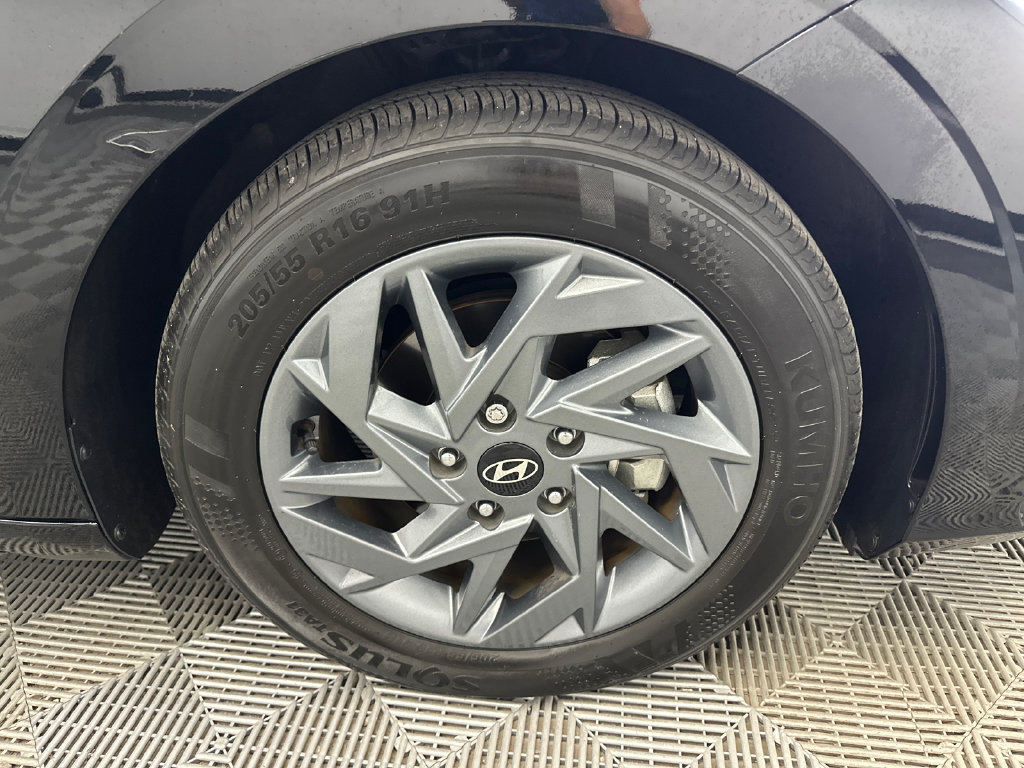 Used 2024 Hyundai Elantra SEL FWD image 12