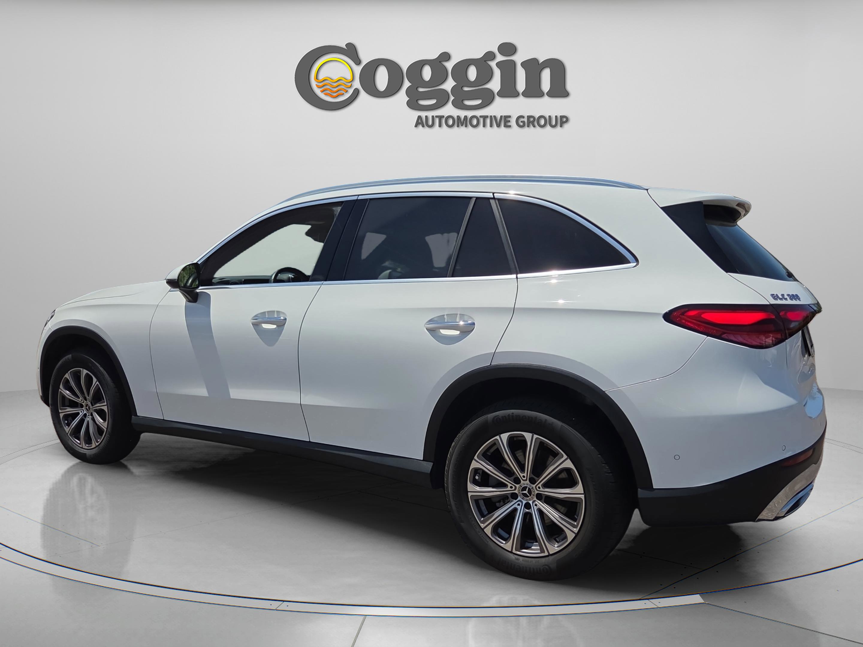 Used 2023 Mercedes-Benz GLC 300 4MATIC image 3