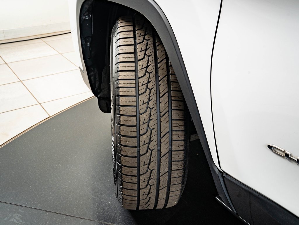 Used 2019 Jeep Cherokee Limited image 38