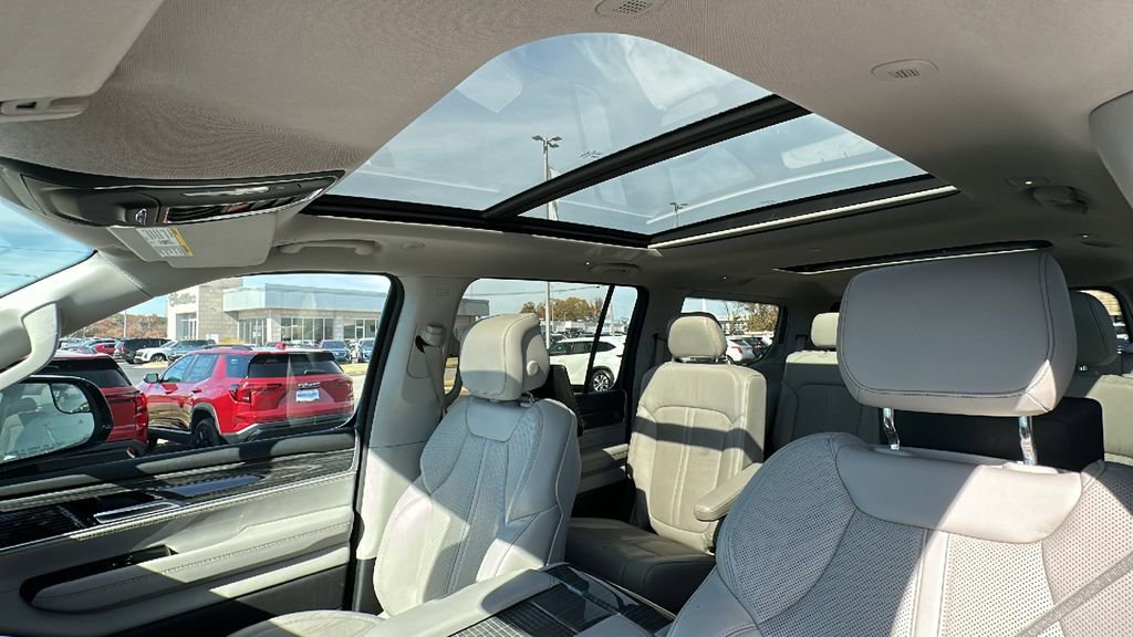 Used 2022 Jeep Wagoneer Series III w/ Premium Group I image 15