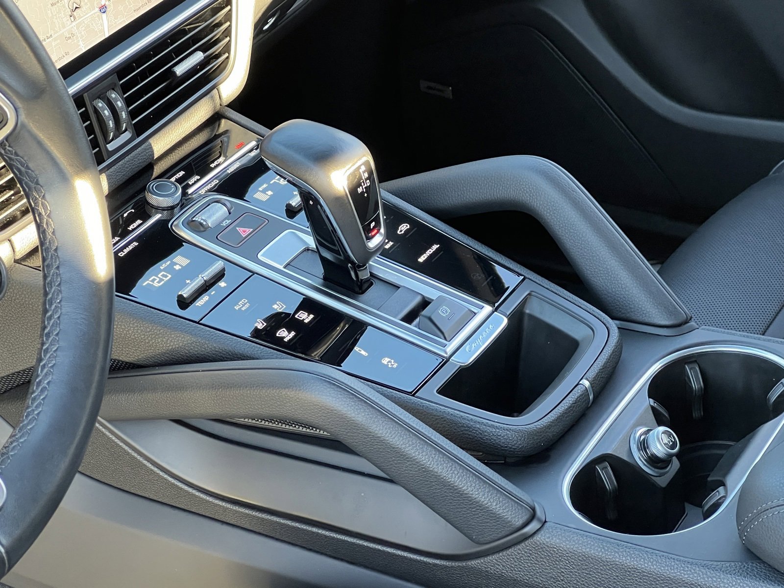 Certified 2022 Porsche Cayenne Platinum Edition image 26