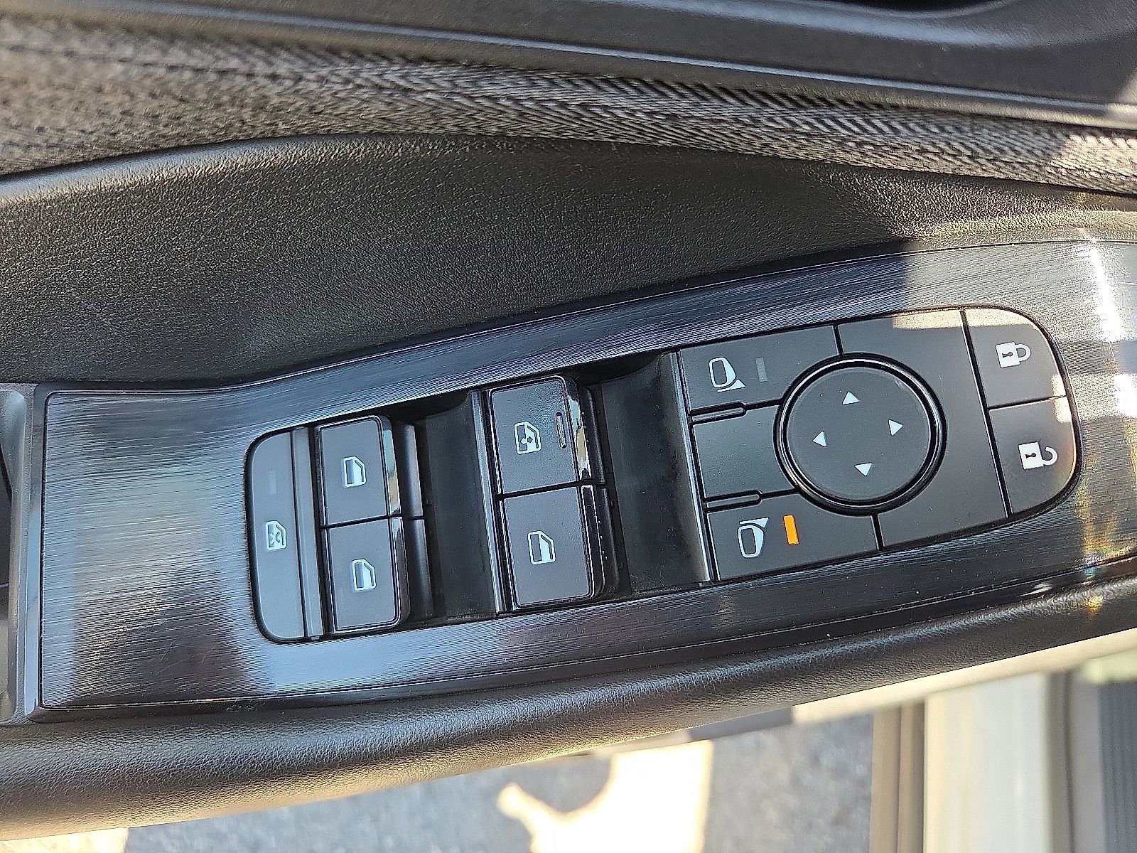 Used 2023 Nissan Rogue S AWD/4WD image 15