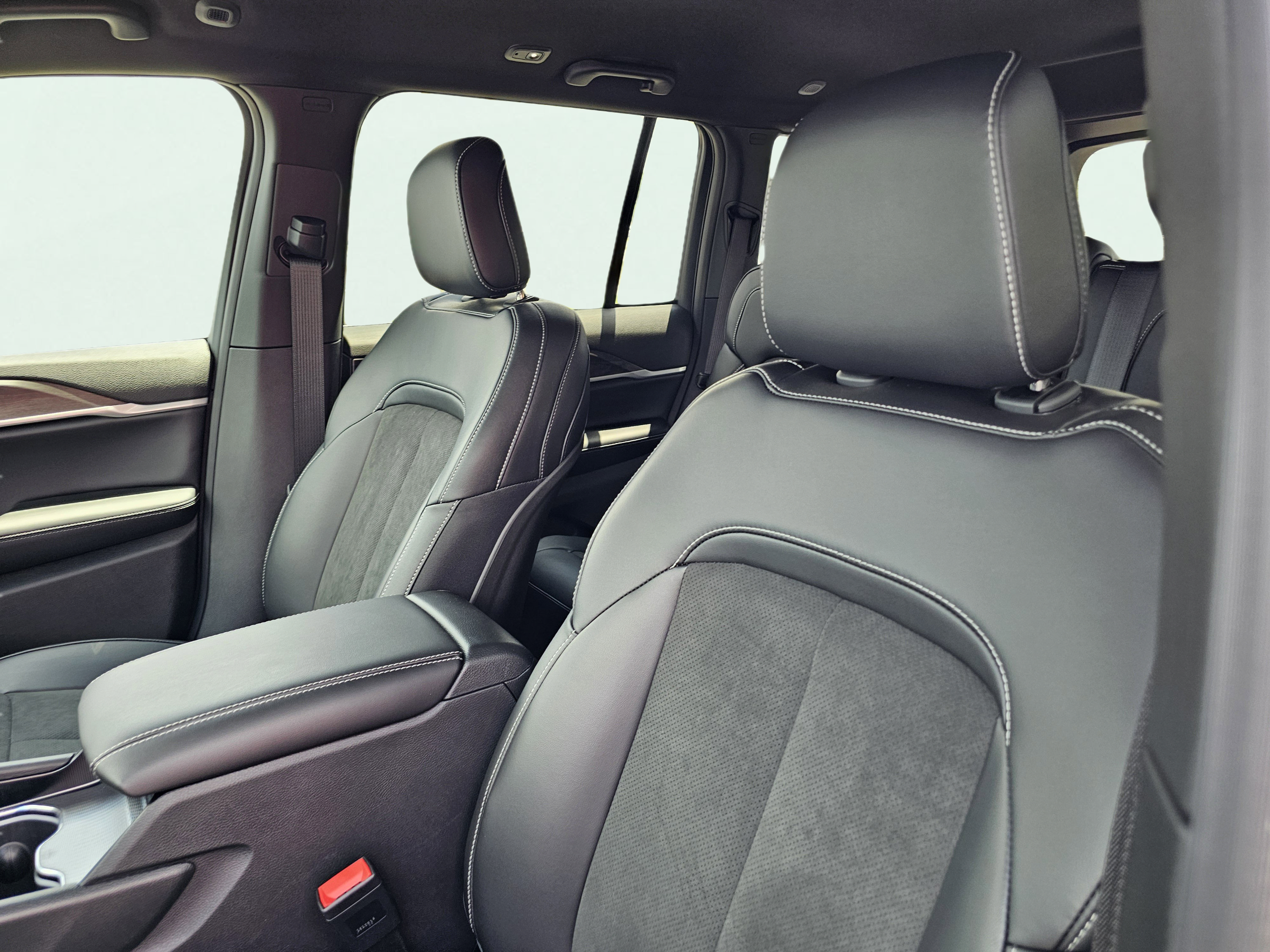 New 2026 Jeep Grand Cherokee Altitude RWD image 17