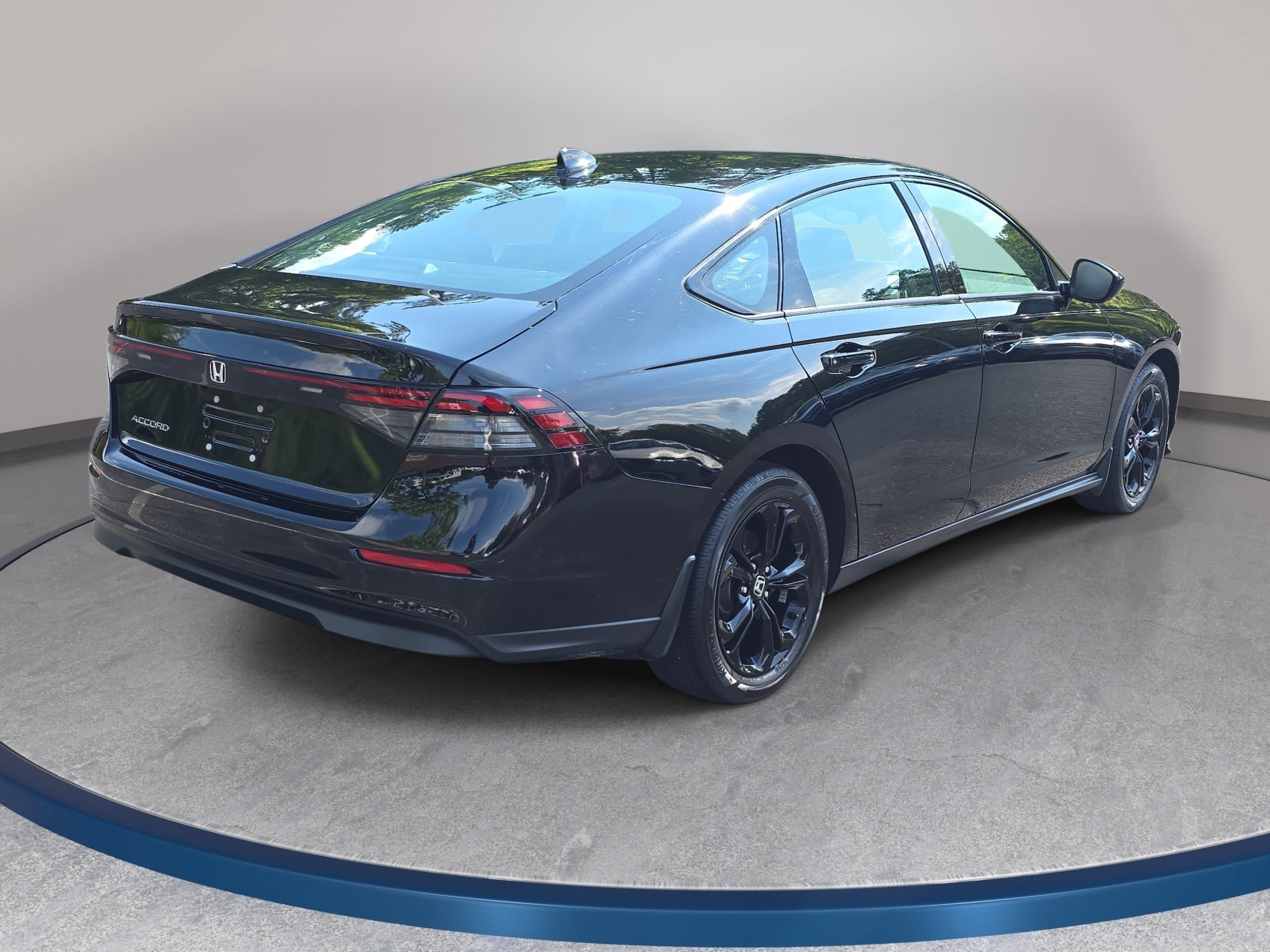 Certified 2025 Honda Accord SE image 5