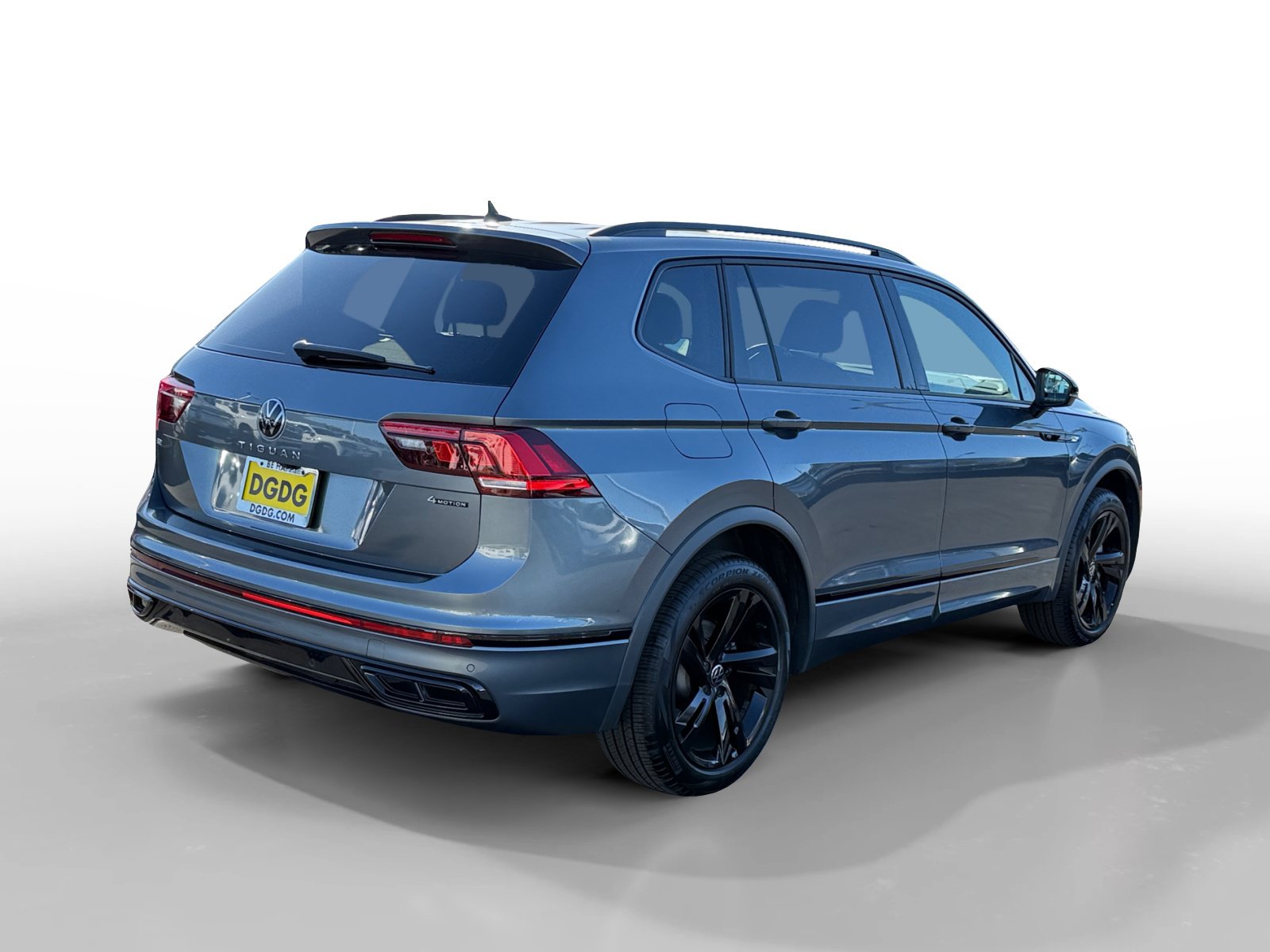 Certified 2024 Volkswagen Tiguan SE R-Line AWD/4WD image 5