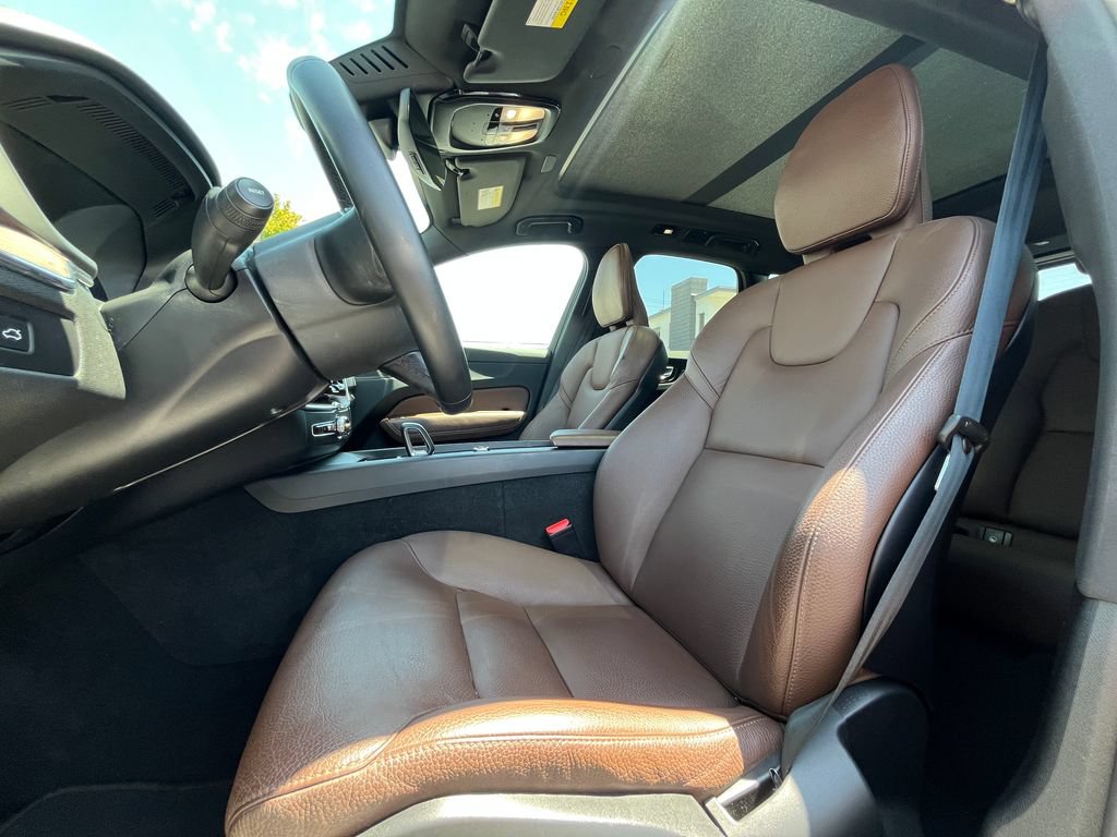 Used 2023 Volvo XC60 B5 Plus AWD/4WD image 18