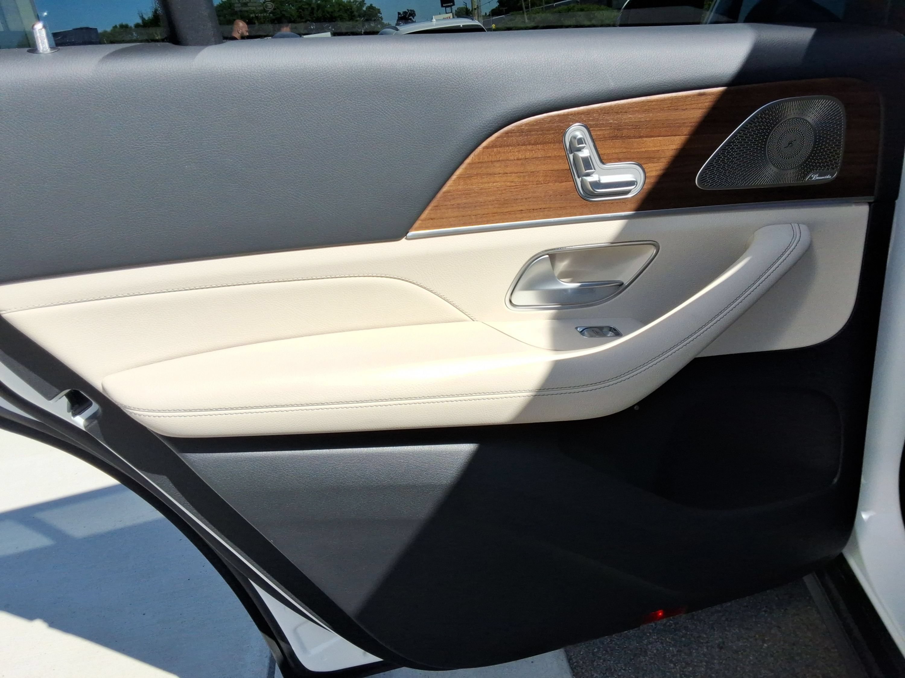 Used 2024 Mercedes-Benz GLS 450 4MATIC image 23