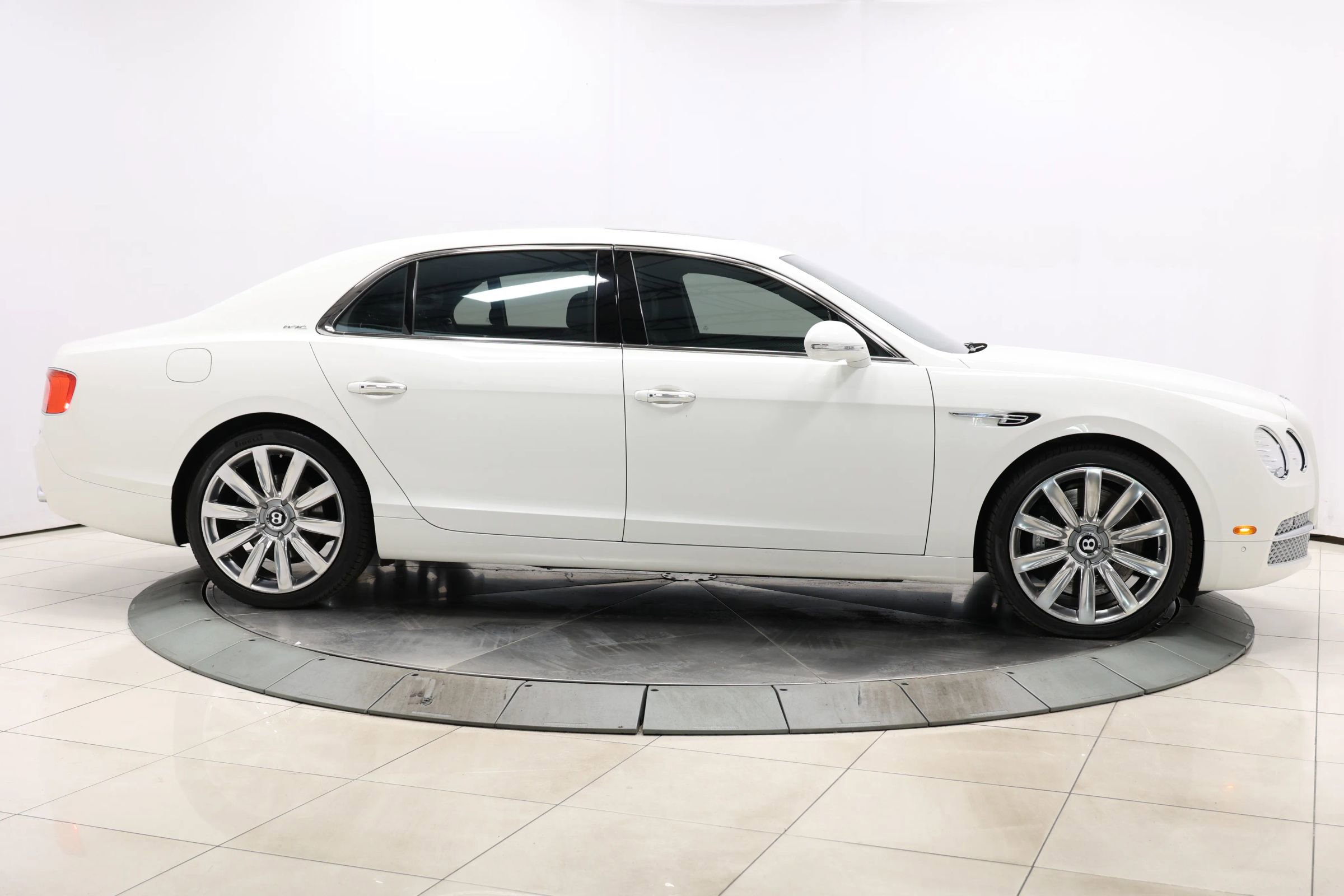 Used 2014 Bentley Flying Spur W12 image 57