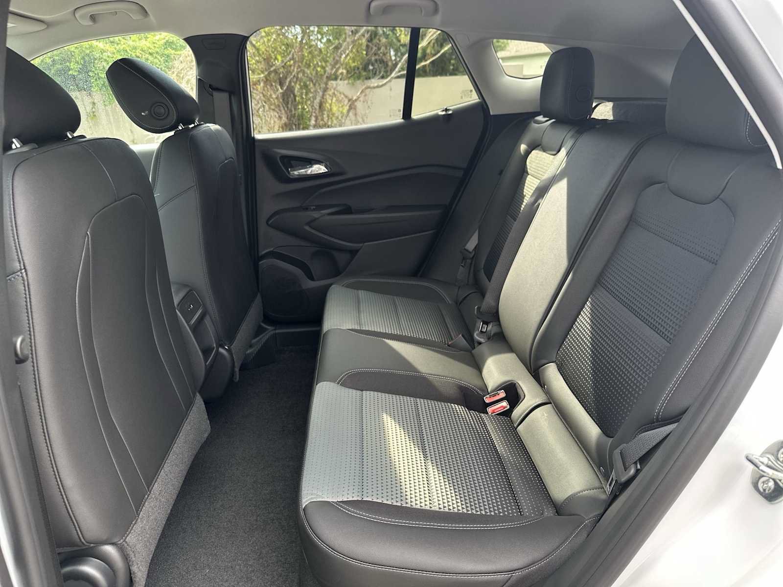 New 2026 Chevrolet Trax LT w/ LT Convenience Package FWD image 17