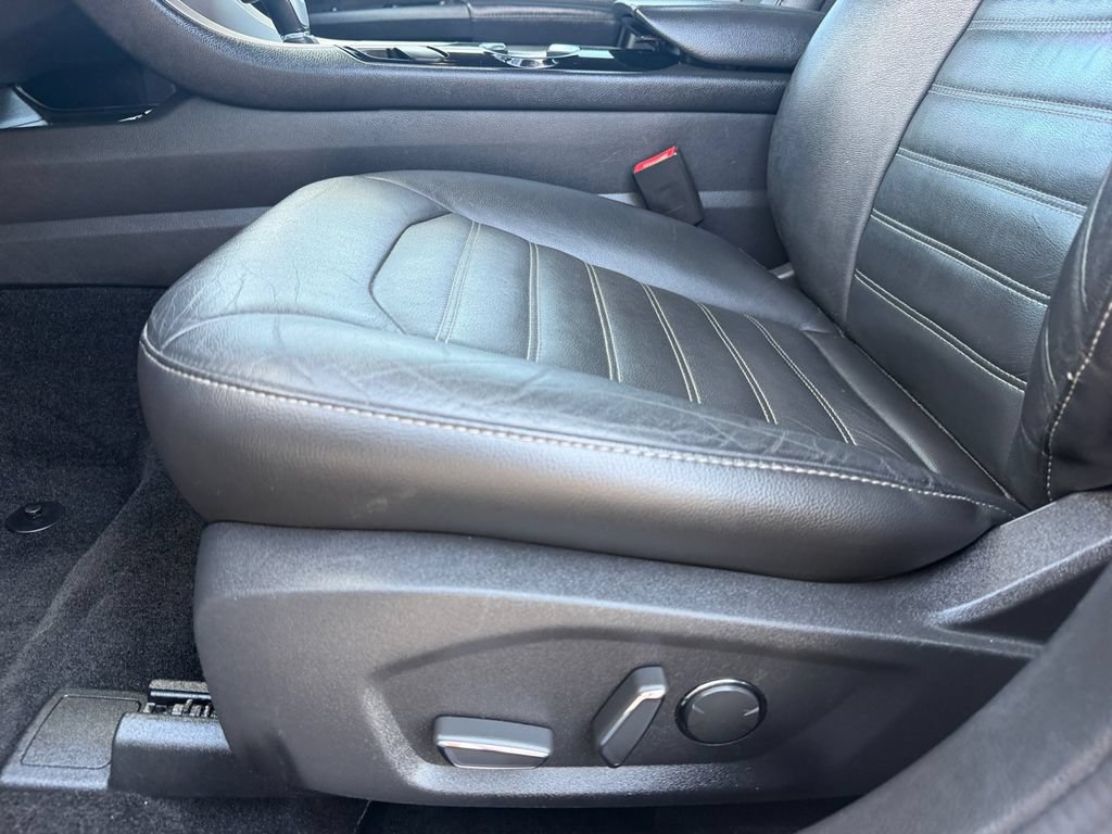 Used 2015 Ford Fusion SE w/ Equipment Group 202A FWD image 11