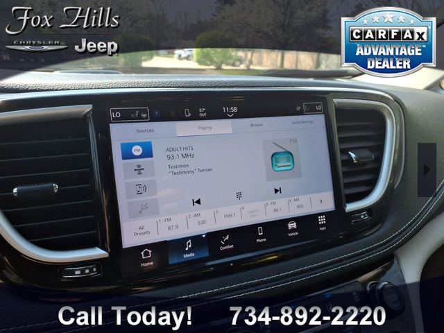 Used 2023 Chrysler Pacifica Touring-L FWD image 22