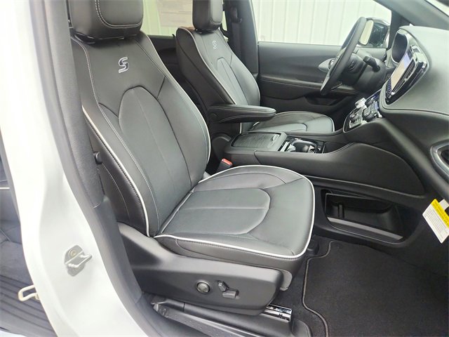New 2026 Chrysler Pacifica Limited w/ S Appearance Package image 40